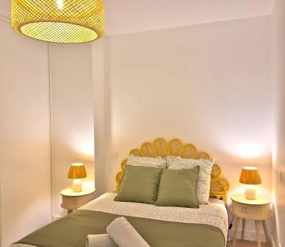 Grand Square -5 Min From Train Station & Center Apartamento