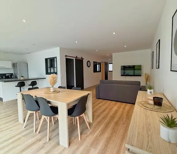 Grand Square -5 Min From Train Station & Center *