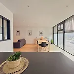 Grand Square -5 Min From Train Station & Center