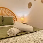 Grand Square -5 Min From Train Station & Center Apartment *