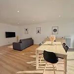 Grand Square -5 Min From Train Station & Center Apartment *
