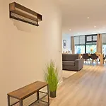 Grand Square -5 Min From Train Station & Center *