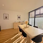 Grand Square -5 Min From Train Station & Center Apartment *