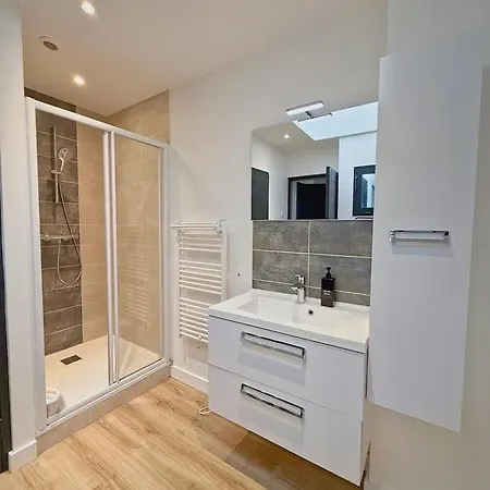 Apartment Grand Square -5 Min From Train Station & Center
