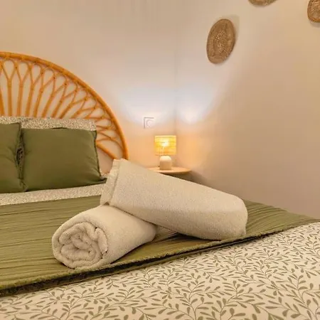 Grand Square -5 Min From Train Station & Center Apartment *