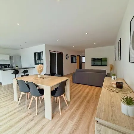 Grand Square -5 Min From Train Station & Center *