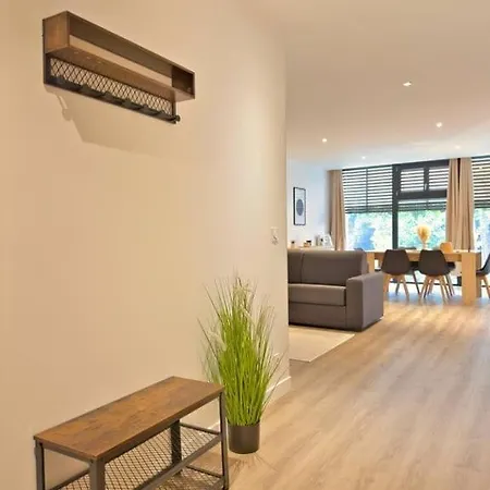 Grand Square -5 Min From Train Station & Center *