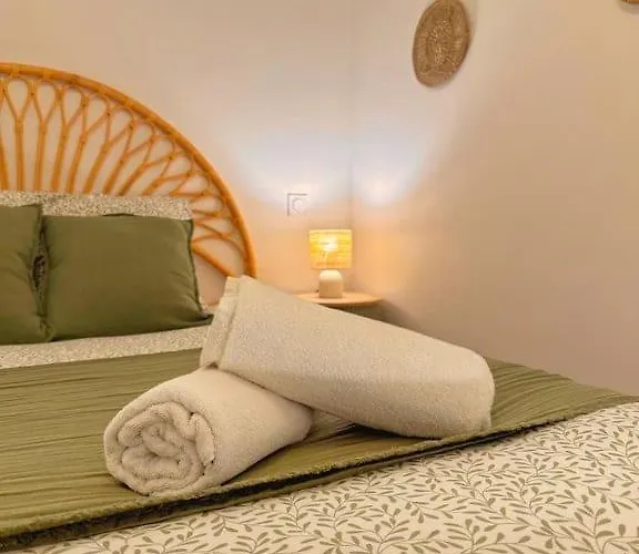 Grand Square -5 Min From Train Station & Center Apartment *