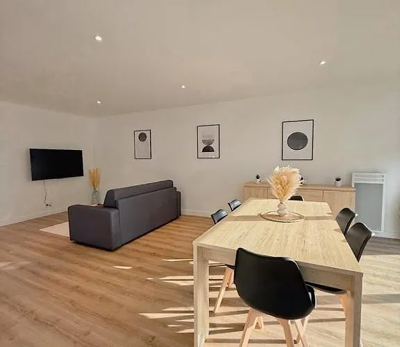 Grand Square -5 Min From Train Station & Center Apartmán *