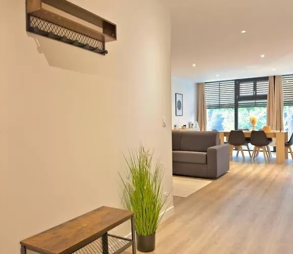 Grand Square -5 Min From Train Station & Center *