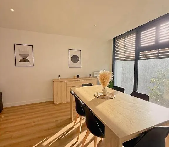 Grand Square -5 Min From Train Station & Center Apartmán *